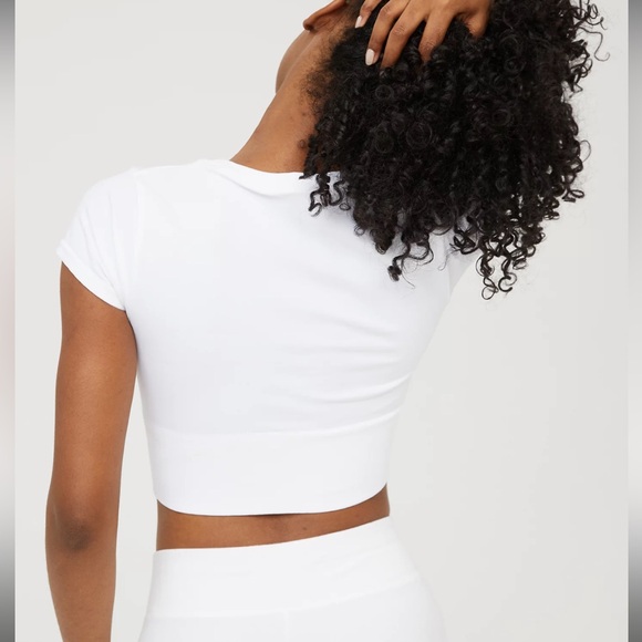 Offline by Aerie women’s cropped yoga top size medium - Picture 2 of 6